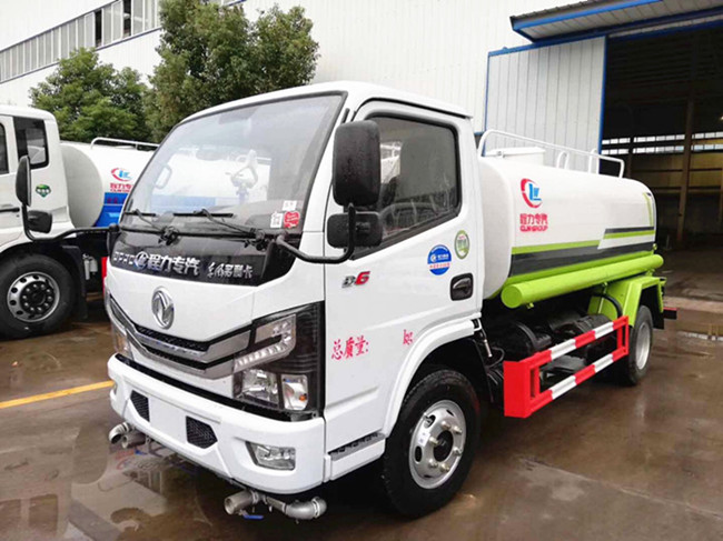 東風多利卡5噸灑水車