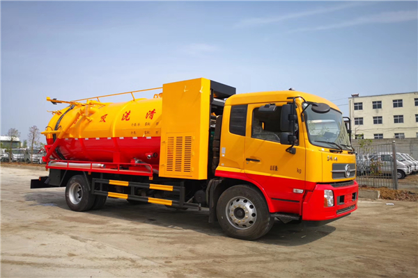 ?高壓清洗吸污車操作人員在作業(yè)過程中需要做到哪些呢？今天終于知道了！