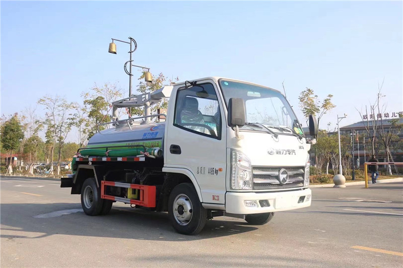 好產(chǎn)品會(huì)說(shuō)話(huà)，凱馬國(guó)六2方藍(lán)牌吸糞車(chē)不超重  