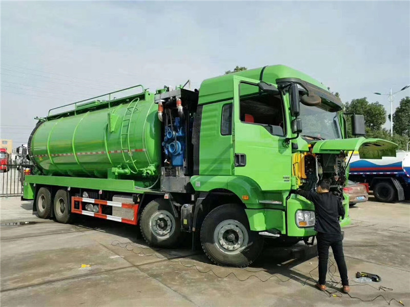 今日推薦：城市里的“綠精靈”陜汽德龍新M3000前四后八國(guó)六清洗吸污車(chē)