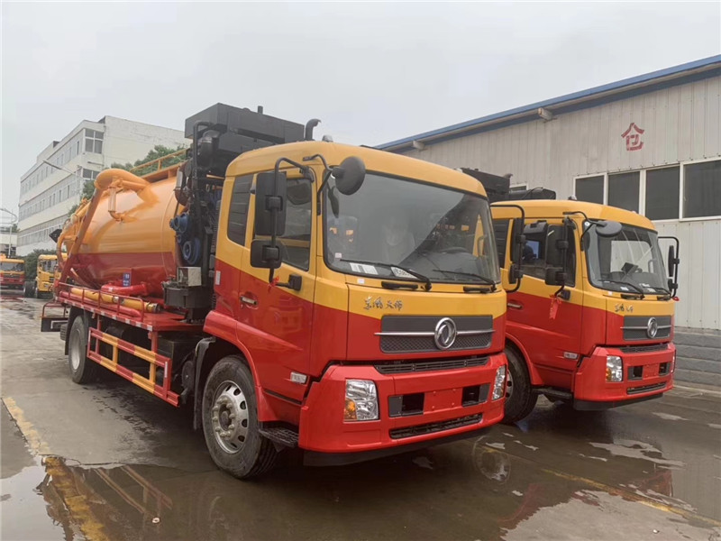 15方重汽豪沃吸污車和15方東風天錦吸污車配置和內(nèi)部構(gòu)造天壤之別