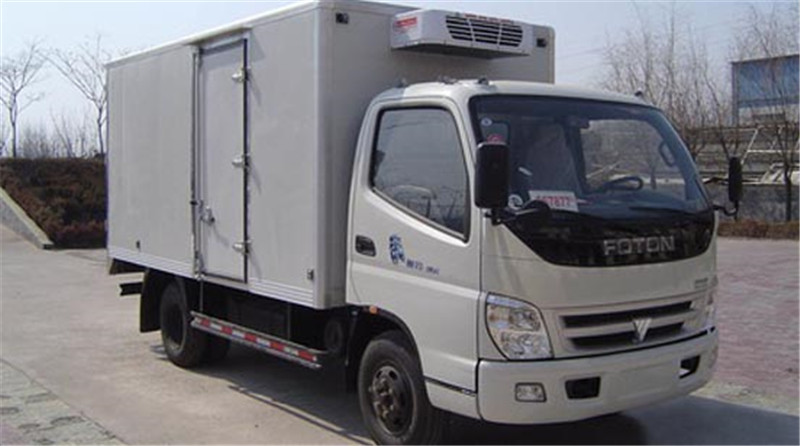國六東風(fēng)小霸王冷藏車箱體采用先進(jìn)的木質(zhì)工藝，斷橋隔熱技術(shù)