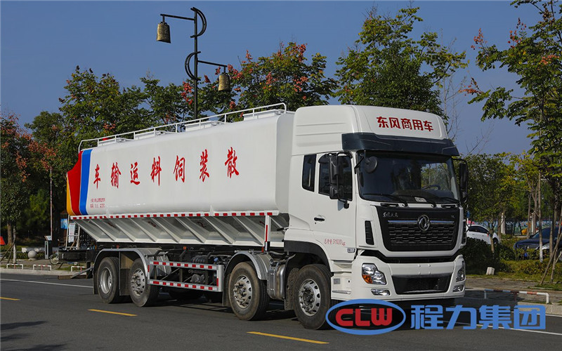 東風天錦三軸散裝飼料運輸車結構簡單，操作方便靈活，易維修保養