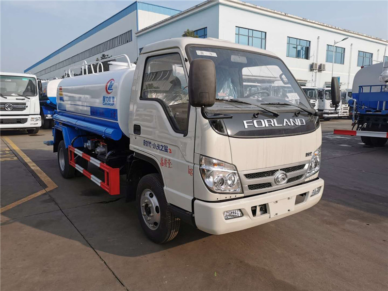 東風12方D3底盤灑水車裝有衛星定位功能，一款多功能市政環衛灑水車