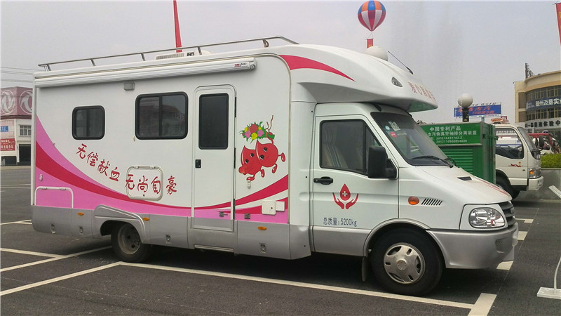 東風御風長軸高頂B型房車全車旅居區(qū)域全部采用游艇地板