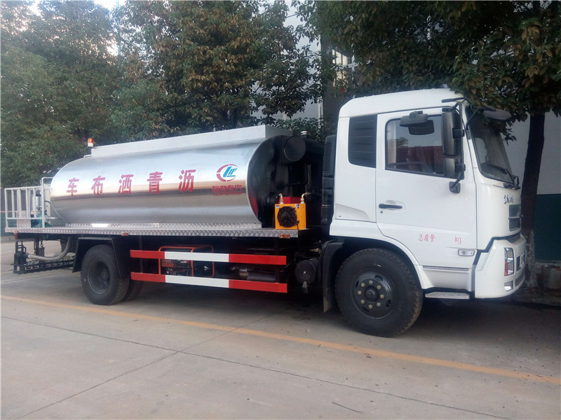 東風(fēng)D9道路養(yǎng)護(hù)車采用武鋼生產(chǎn)的5mm熱扎板制作，動(dòng)力強(qiáng)勁