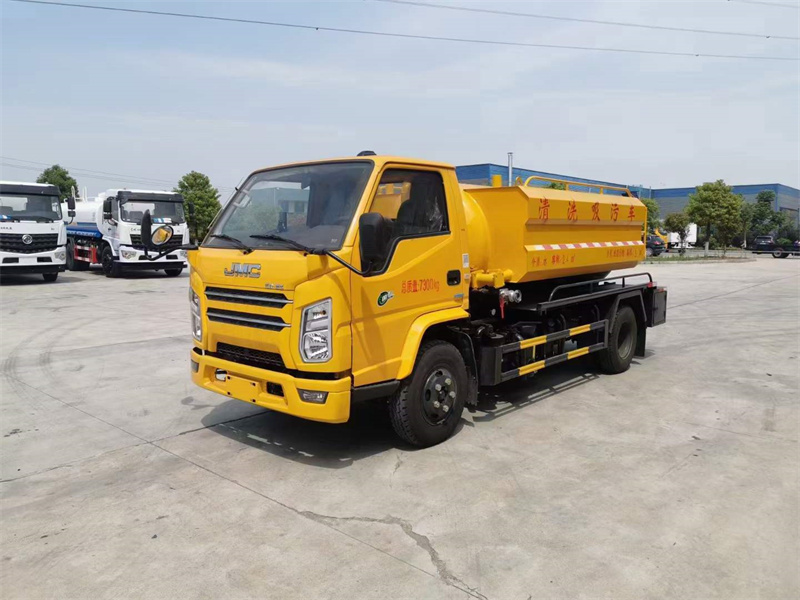 國慶鉅惠：江鈴順達(dá)清洗吸污車解決小區(qū)地下室進(jìn)水和下水井冒臟水的問題