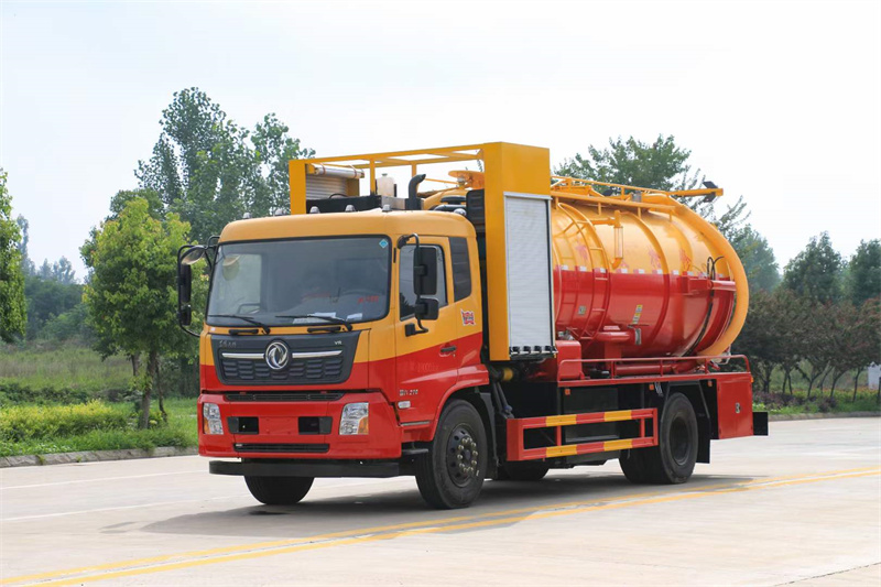 市?搶政?修，救險(xiǎn)排澇利器東風(fēng)天錦清洗吸污車(chē)，市面上最暢?的銷(xiāo)?車(chē)型