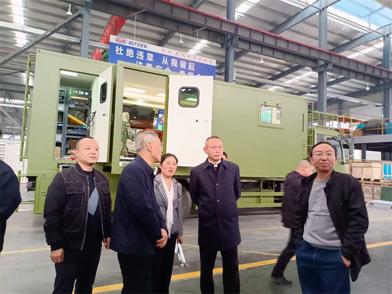 湖北省楚商聯合會秘書長蹇宏等一行嘉賓蒞臨程力集團考察調研專汽及應急產業發展狀況