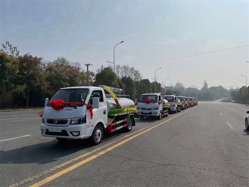 東風途逸小藍牌吸糞車，遠赴山東，為改善環境，再次出發
