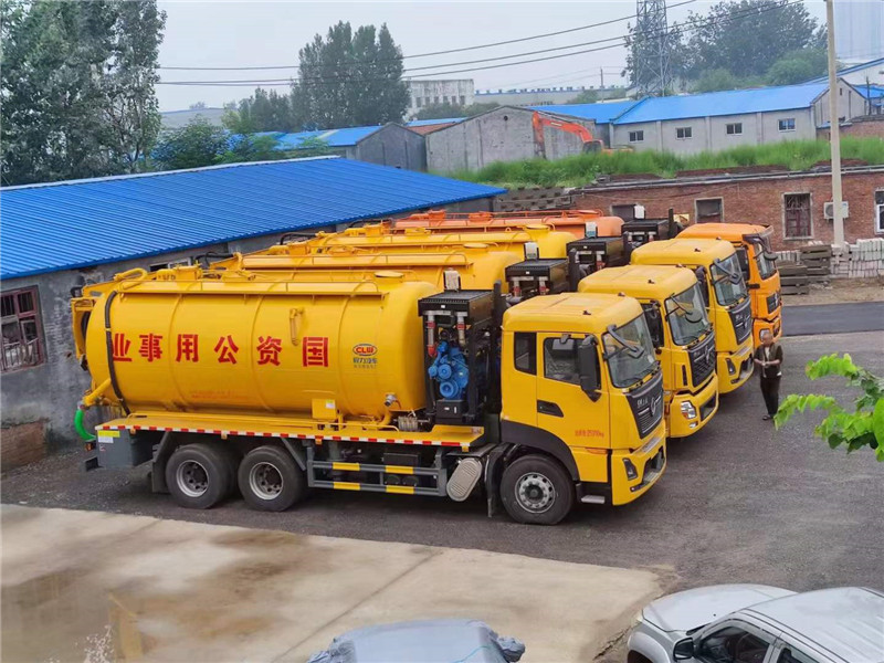 新鄉(xiāng)國資集團為完善排水防澇體系批量采購程力大型吸污車